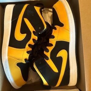 Kids jordan 1s